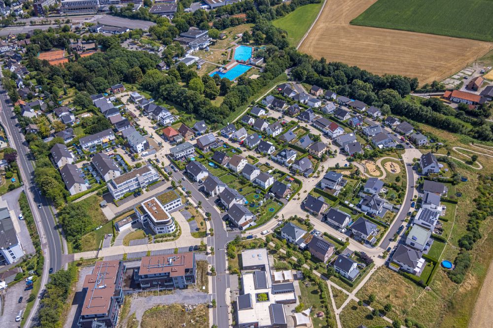 Heiligenhaus from the bird's eye view: Single-family residential area of settlement in Heiligenhaus in the state North Rhine-Westphalia, Germany