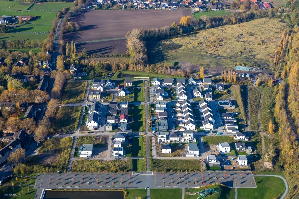 Aerial image Dinslaken - Single-family residential area of settlement on Huenxer Strasse - Lohberg in Dinslaken in the state North Rhine-Westphalia, Germany