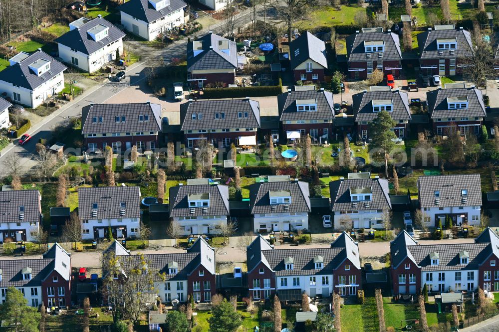 Aerial image Kleinmachnow - Single-family residential area of settlement on street Schmiedegasse - Hufeisen in Kleinmachnow in the state Brandenburg, Germany