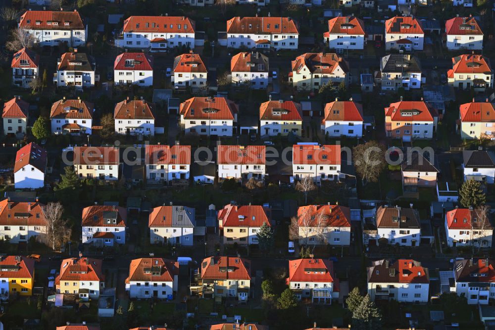Leipzig from the bird's eye view: Residential area of single-family settlement on street Obludastrasse - Sackstrasse in the district Schoenefeld in Leipzig in the state Saxony, Germany