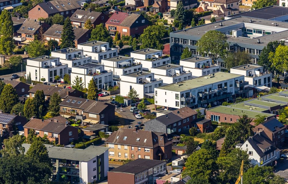 Aerial photograph Dinslaken - Single-family residential area of settlement on Matthias-Claudius-Strasse in the district Eppinghoven in Dinslaken in the state North Rhine-Westphalia, Germany
