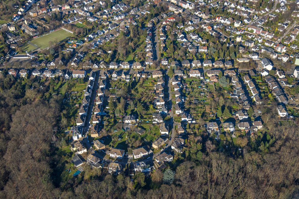 Mülheim an der Ruhr from above - Single-family residential area of settlement Am Buehl - on Saarnberg in Muelheim on the Ruhr in the state North Rhine-Westphalia, Germany