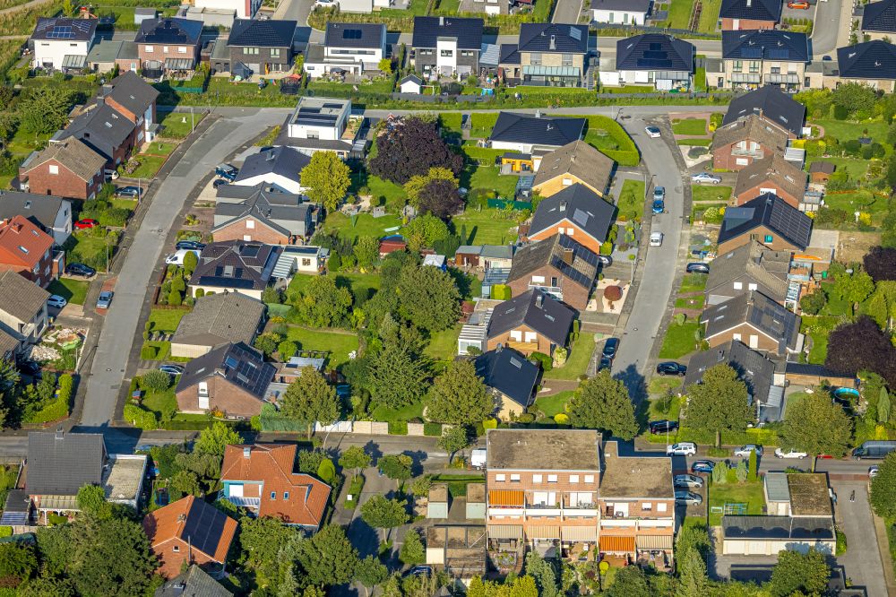 Neubeckum from the bird's eye view: Residential area of single-family settlement in Neubeckum at Ruhrgebiet in the state North Rhine-Westphalia, Germany