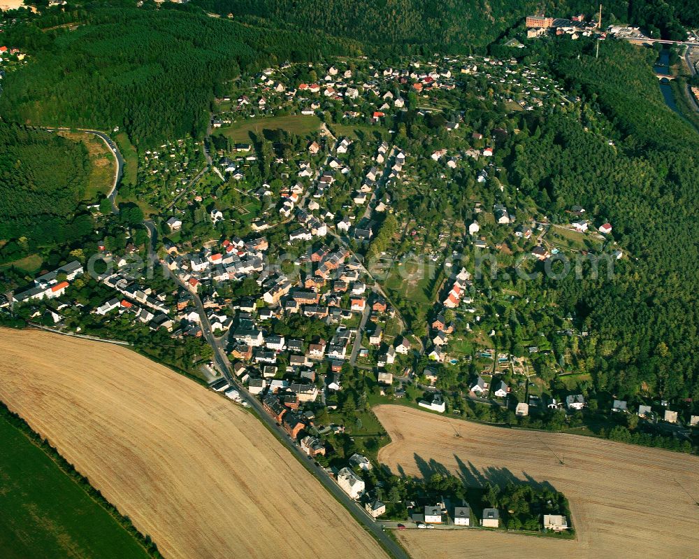 Obergrochlitz from the bird's eye view: Single-family residential area of settlement in Obergrochlitz in the state Thuringia, Germany