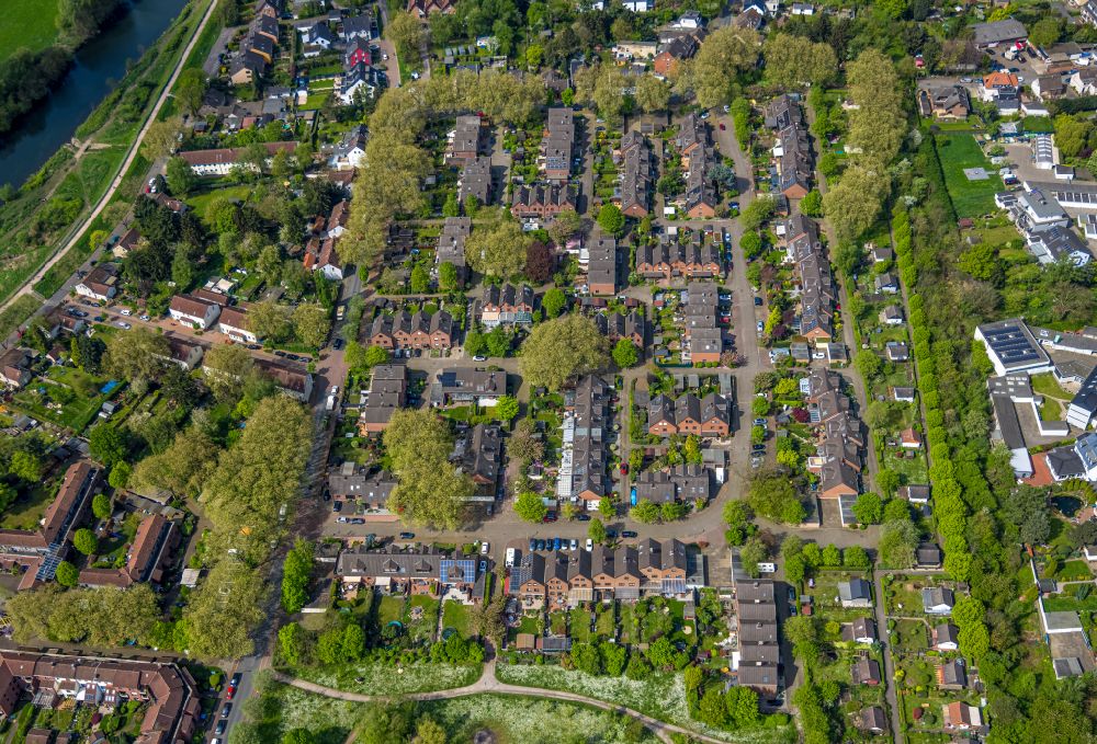 Oberhausen from above - Residential area of single-family settlement on street Lennestrasse - Moehnestrasse in Oberhausen at Ruhrgebiet in the state North Rhine-Westphalia, Germany