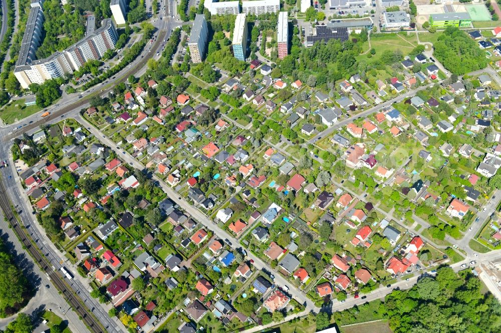 Berlin from above - Single-family residential area of settlement Oppermannstrasse - Schoenagelstrasse in the district Marzahn in Berlin, Germany