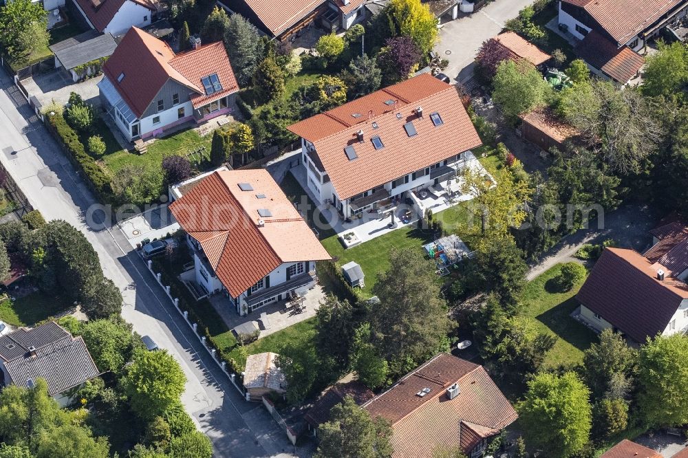 Oberhaching from the bird's eye view: Single-family residential area of settlement Waldstrasse - Sauerlacher Strasse in the district Deisenhofen in Oberhaching in the state Bavaria, Germany