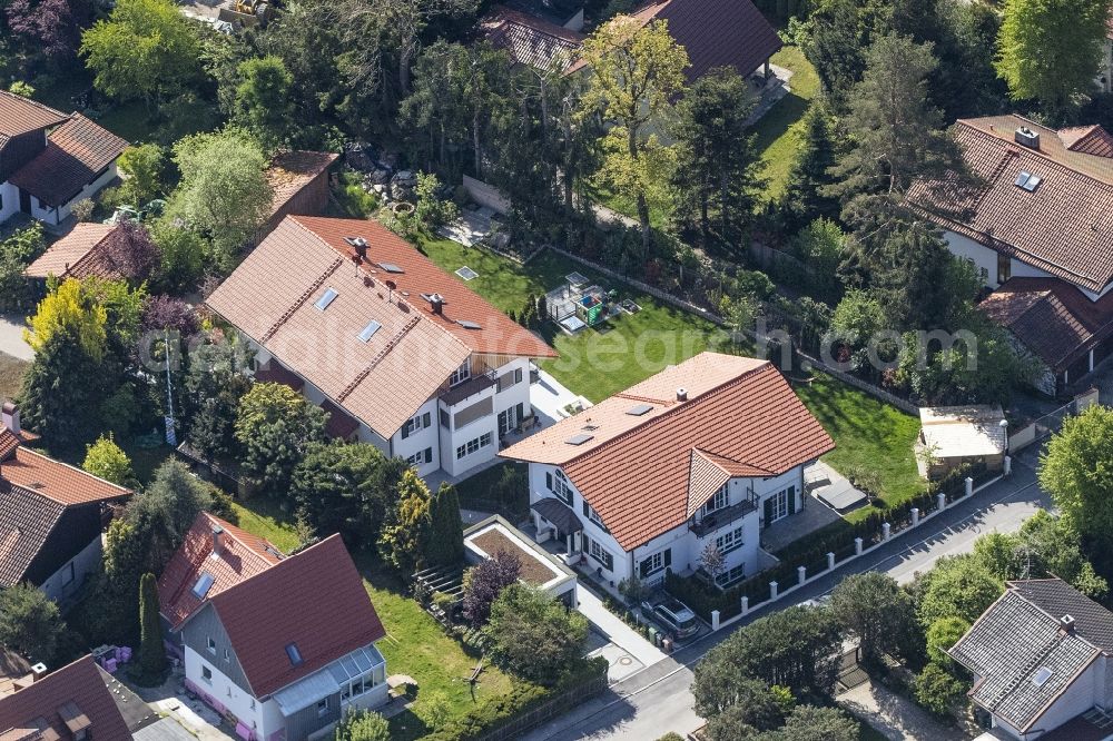 Oberhaching from above - Single-family residential area of settlement Waldstrasse - Sauerlacher Strasse in the district Deisenhofen in Oberhaching in the state Bavaria, Germany