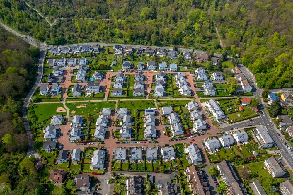 Aerial photograph Essen - Single-family residential area of settlement along the Heisinger Strasse - Im Oberfeld in the district Heisingen in Essen in the state North Rhine-Westphalia, Germany