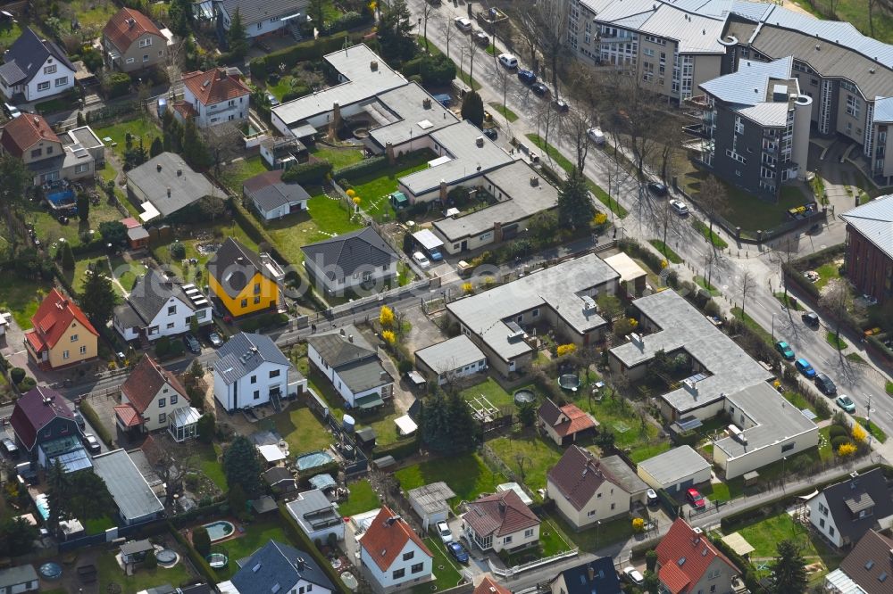 Aerial image Berlin - Single-family residential area of settlement on Malchower Strasse corner Privatstrasse in the district Hohenschoenhausen in Berlin, Germany