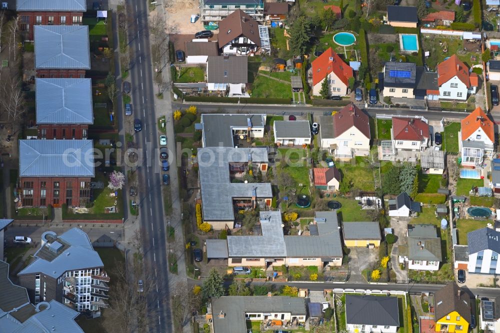 Berlin from above - Single-family residential area of settlement on Malchower Strasse corner Privatstrasse in the district Hohenschoenhausen in Berlin, Germany