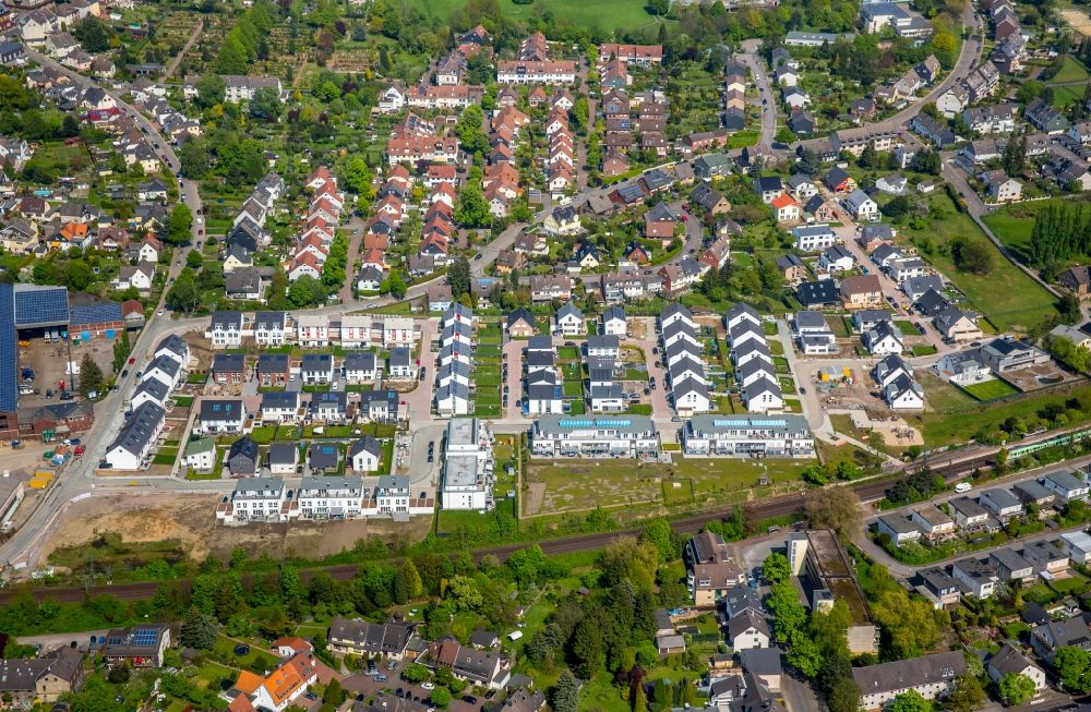 Essen from the bird's eye view: Single-family residential area of settlement on Mariannenbahn - Wilhelm-Vogelsang-Weg in the district Horst in Essen in the state North Rhine-Westphalia, Germany
