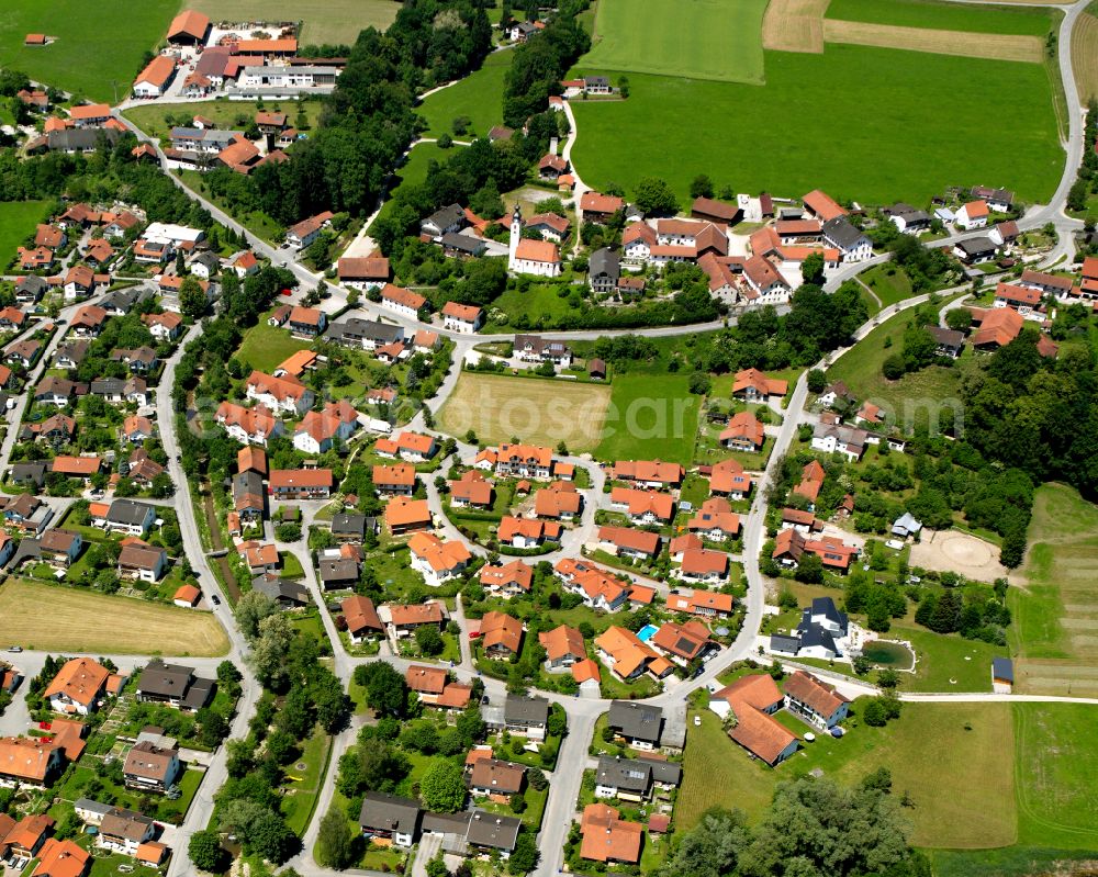 Aerial photograph Perach - Single-family residential area of settlement in Perach in the state Bavaria, Germany
