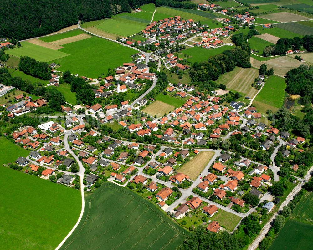 Perach from above - Single-family residential area of settlement in Perach in the state Bavaria, Germany