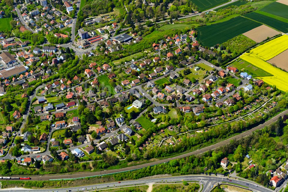 Etwashausen from the bird's eye view: Single-family residential area of settlement on the edge of agricultural fields in Etwashausen in the state Bavaria, Germany