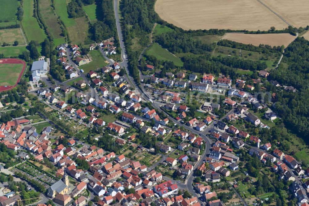 Güntersleben from the bird's eye view: Single-family residential area of settlement on the edge of agricultural fields in Güntersleben in the state Bavaria, Germany