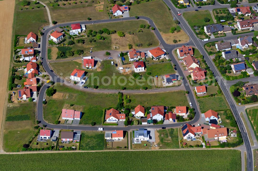 Aerial photograph Hausen - Single-family residential area of settlement on the edge of agricultural fields in Hausen in the state Bavaria, Germany
