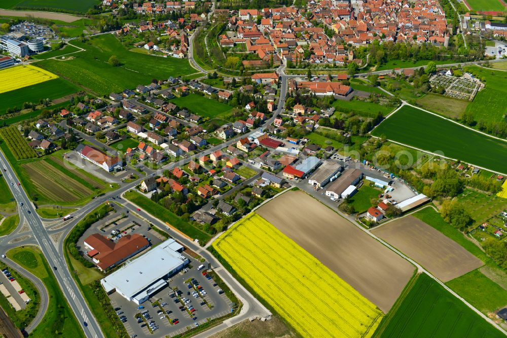 Hellmitzheim from above - Single-family residential area of settlement on the edge of agricultural fields in Hellmitzheim in the state Bavaria, Germany