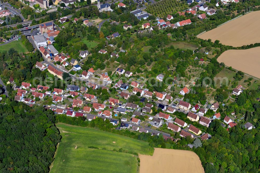 Hohestadt from the bird's eye view: Single-family residential area of settlement on the edge of agricultural fields in Hohestadt in the state Bavaria, Germany