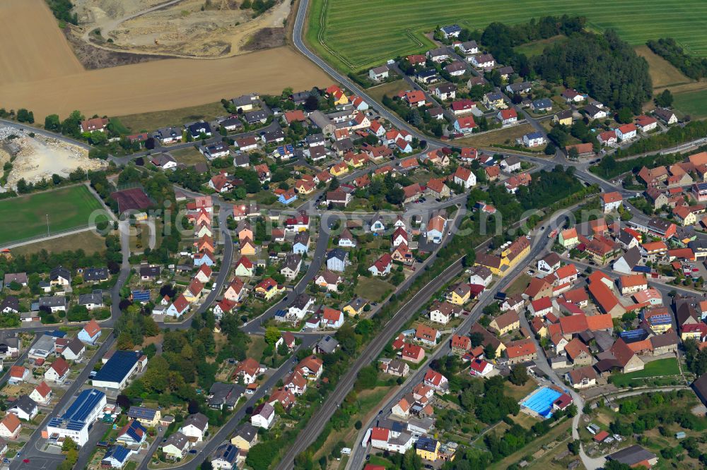 Aerial image Kirchheim - Single-family residential area of settlement on the edge of agricultural fields in Kirchheim in the state Bavaria, Germany