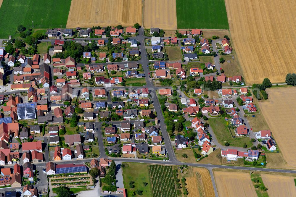 Opferbaum from the bird's eye view: Single-family residential area of settlement on the edge of agricultural fields in Opferbaum in the state Bavaria, Germany