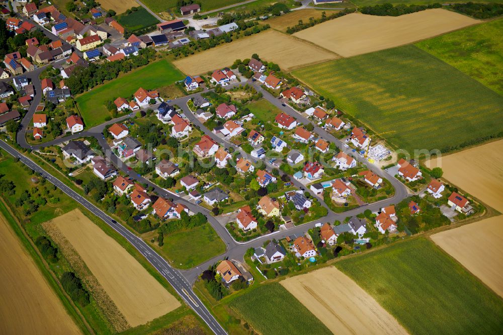 Püssensheim from the bird's eye view: Single-family residential area of settlement on the edge of agricultural fields in Püssensheim in the state Bavaria, Germany