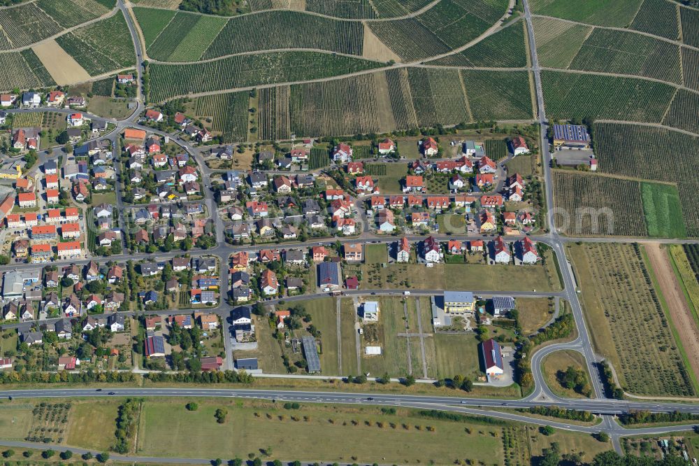 Aerial photograph Sommerhausen - Single-family residential area of settlement on the edge of agricultural fields in Sommerhausen in the state Bavaria, Germany
