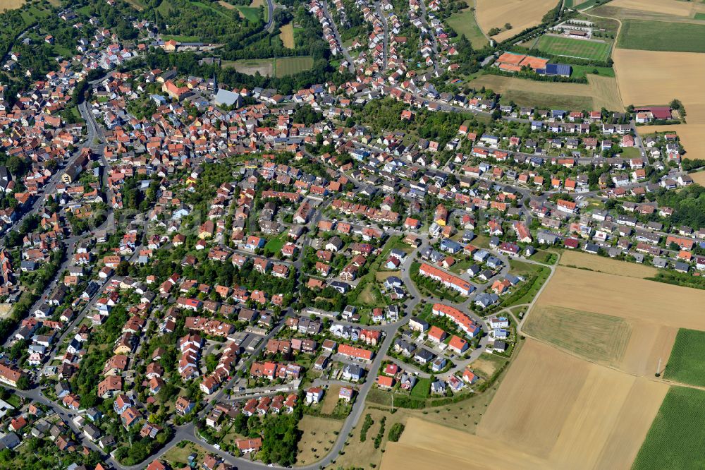 Aerial photograph Versbach - Single-family residential area of settlement on the edge of agricultural fields in Versbach in the state Bavaria, Germany