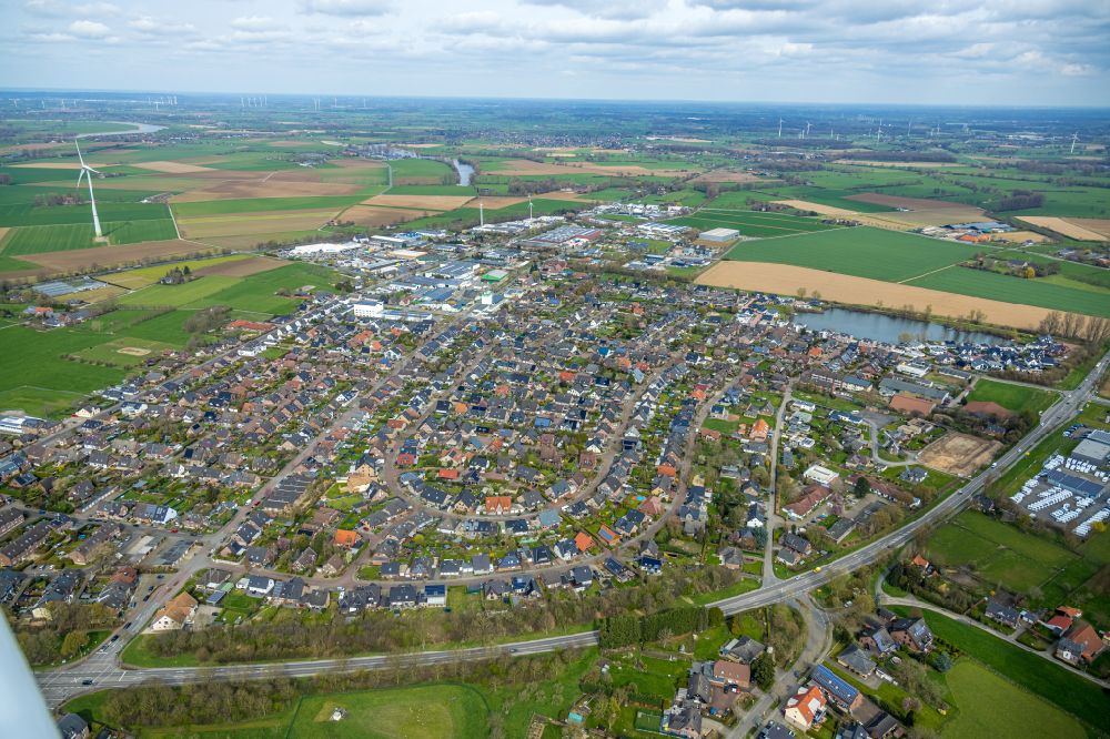 Rees from the bird's eye view: Single-family residential area of settlement on street Queckvoor in the district Haldern in Rees in the state North Rhine-Westphalia, Germany