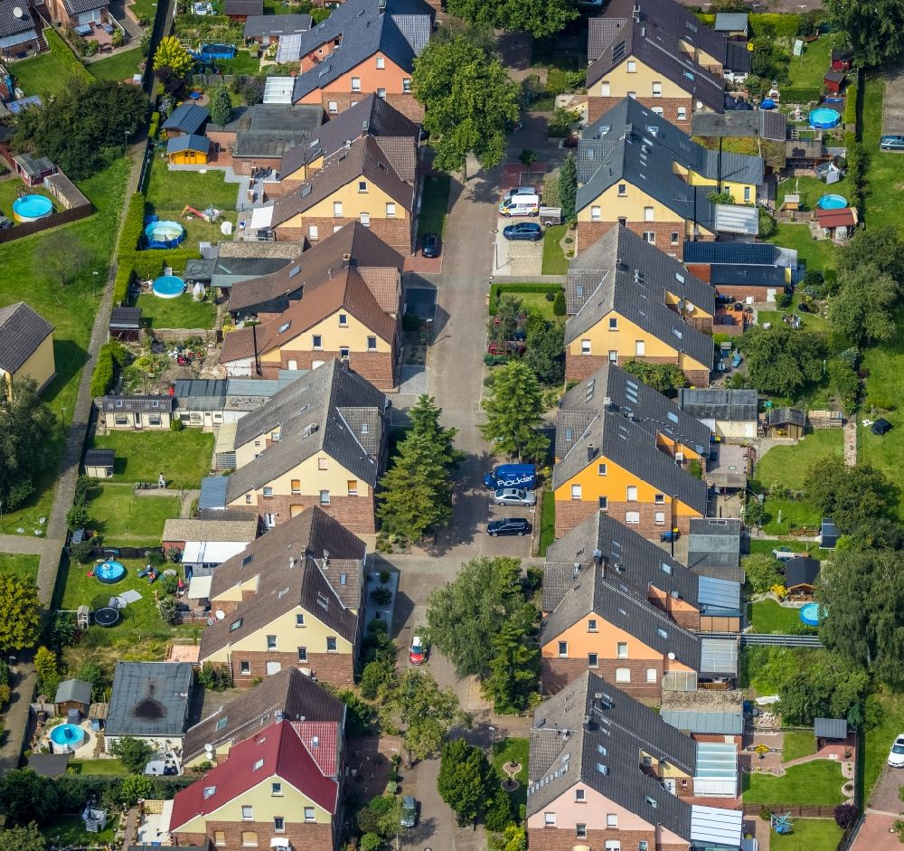 Aerial photograph Rünthe - Single-family residential area of settlement in Rünthe in the state North Rhine-Westphalia, Germany