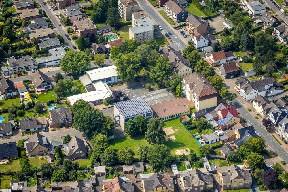 Rünthe from the bird's eye view: Single-family residential area of settlement in Rünthe in the state North Rhine-Westphalia, Germany