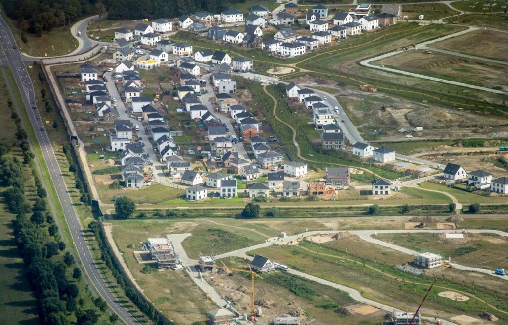 Aerial image Ludwigsfelde - Residential area of detached housing estate on Sartrering in district Ludwigsdorf in Ludwigsfelde in the state Brandenburg, Germany