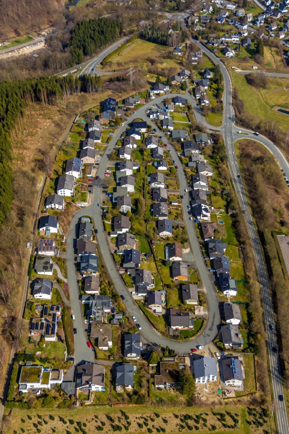 Olsberg from above - Single-family residential area of settlement around the Eichenweg and Buchenweg in the district Bigge in Olsberg in the state North Rhine-Westphalia, Germany