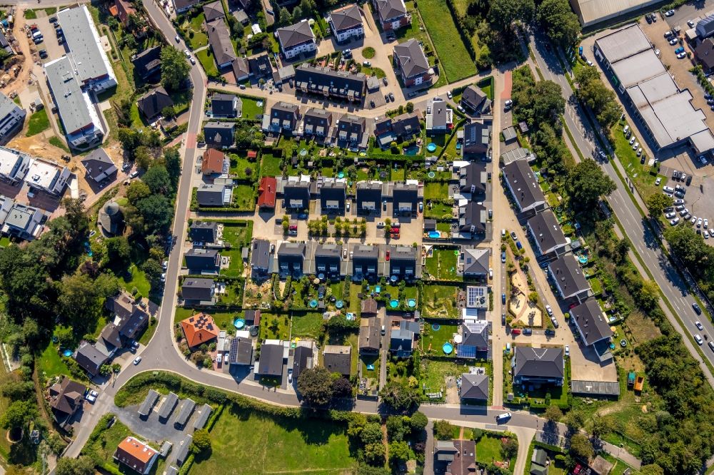 Hünxe from above - Single-family residential area of settlement all around Muehlenhof in Huenxe in the state North Rhine-Westphalia, Germany