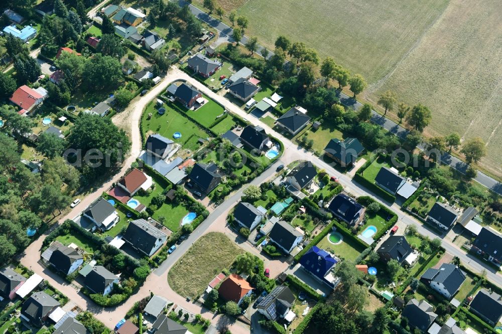 Aerial photograph Schönwalde-Glien - Single-family residential area of settlement in the street am Kraemerwald in Schoenwalde-Glien in the state Brandenburg