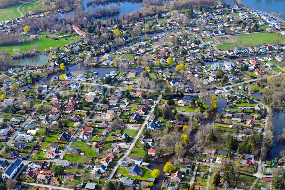 Ketzin from above - Single-family residential area of settlement Schumachersiedlung in Ketzin in the state Brandenburg, Germany
