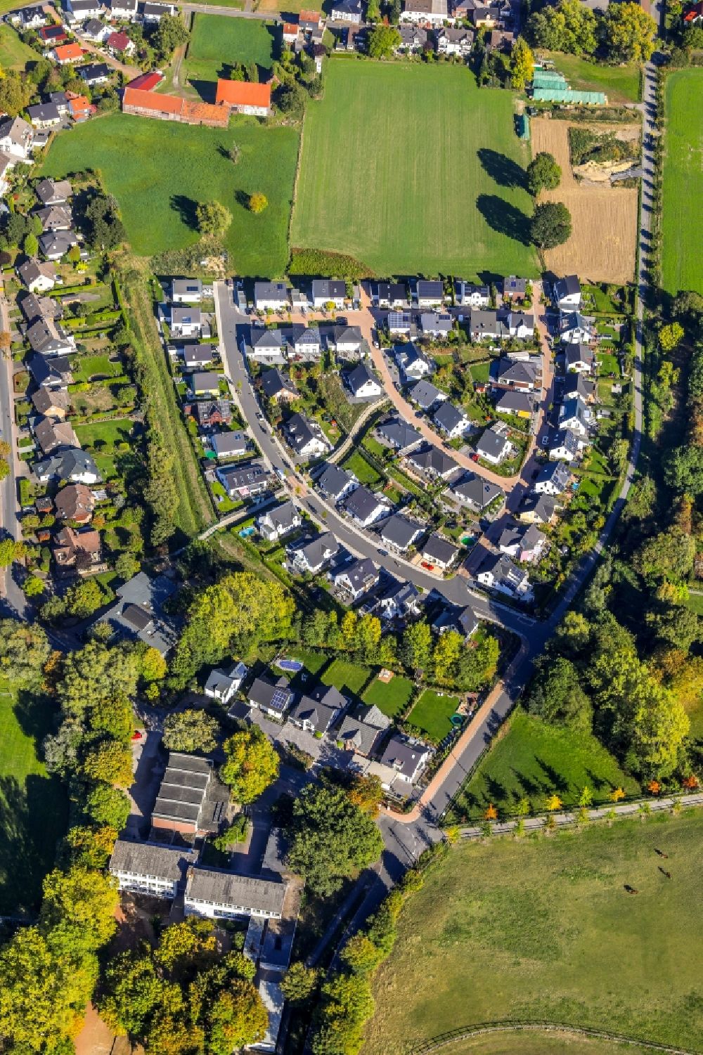 Unna from above - Single-family residential area of settlement on Lange Jupp Weg - Hermann-Osthoff-Strasse - Liedbachstrasse in Unna in the state North Rhine-Westphalia, Germany