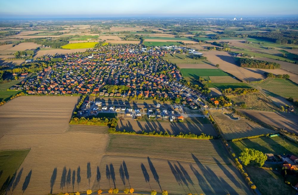 Aerial image Nordkirchen - Single-family residential area of settlement at the Unterstrasse und Julius-Schwieters-street in the district Suedkirchen in Nordkirchen in the state North Rhine-Westphalia