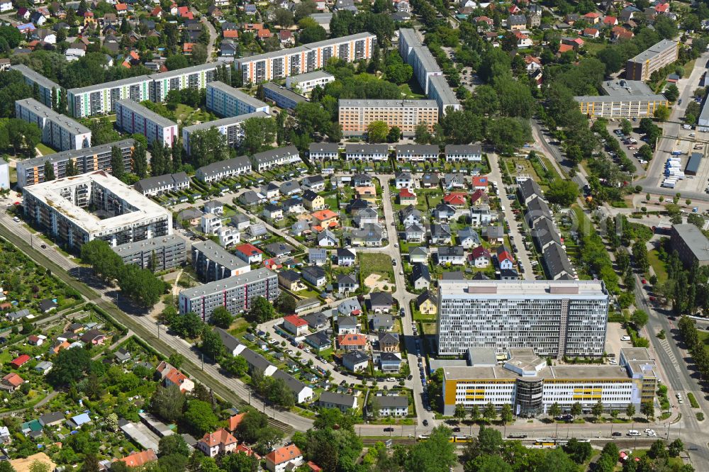 Aerial image Berlin - Single-family residential area of settlement Wartenberger Strasse - Jutta-Langenau-Strasse - Helga-Haase-Strasse in the district Hohenschoenhausen in Berlin, Germany