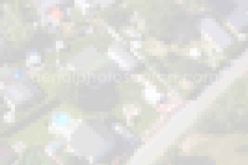 Aerial photograph Berlin - Football fan of the football club Union Berlin e. V. - Land design in a residential area of a family home on Weidenweg in the district of Altglienicke in Berlin, Germany