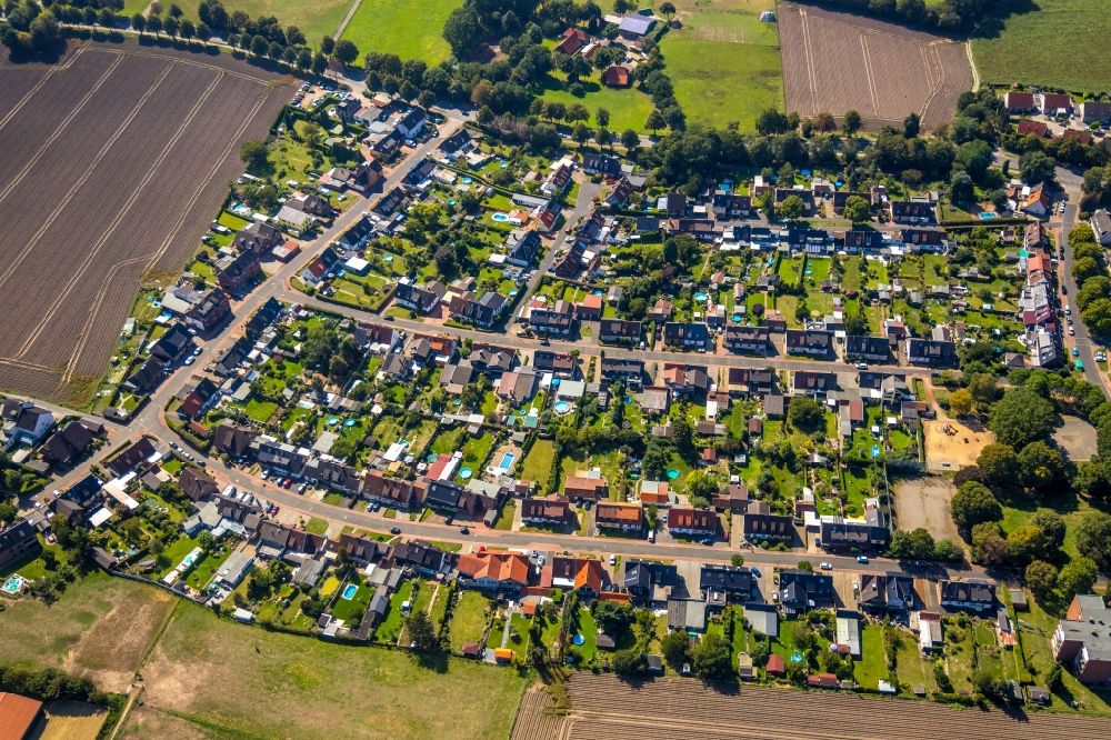 Aerial image Hünxe - Single-family residential area of settlement between Broemmenkamp and Meesenweg in Huenxe in the state North Rhine-Westphalia, Germany
