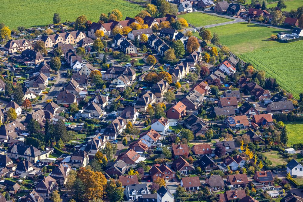 Aerial photograph Hamm - Residential areas on the edge of agricultural land Arbeitersiedlung Kolonie Maximilian in Hamm at Ruhrgebiet in the state North Rhine-Westphalia, Germany