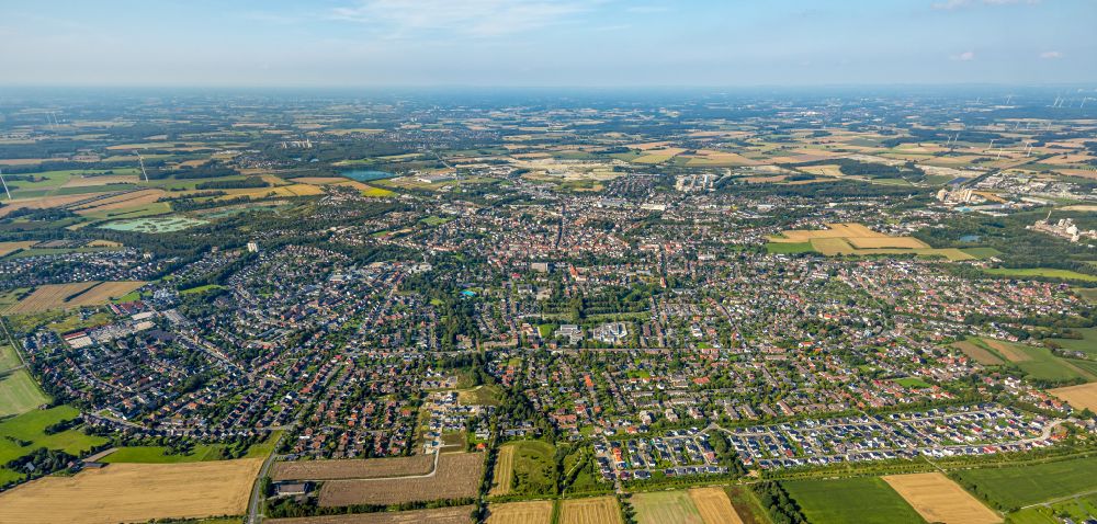 Beckum from above - Residential areas on the edge of agricultural land in Beckum Muensterland in the state North Rhine-Westphalia, Germany