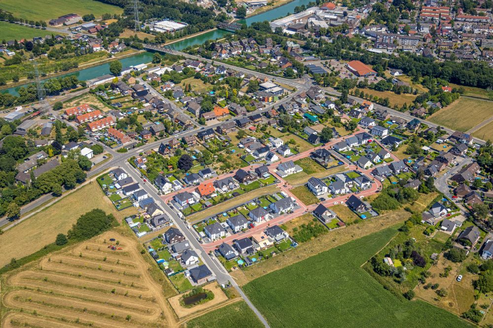 Emmelsum from above - Residential areas on the edge of agricultural land in Emmelsum in the state North Rhine-Westphalia, Germany