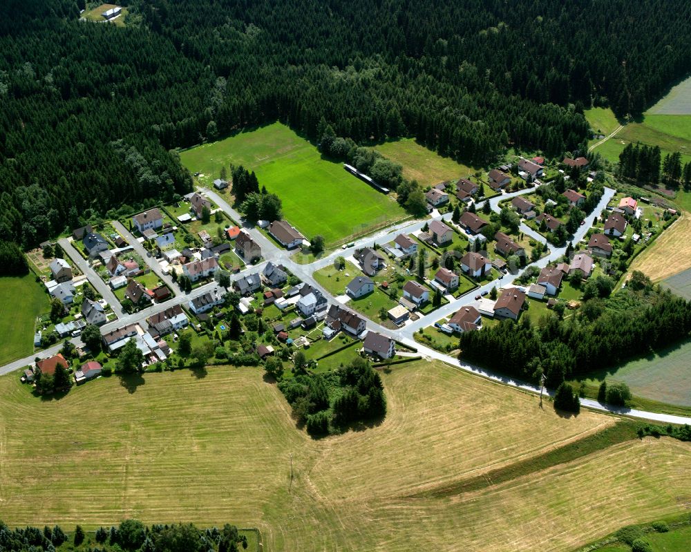 Aerial photograph Geroldsreuth - Residential areas on the edge of agricultural land in Geroldsreuth in the state Bavaria, Germany