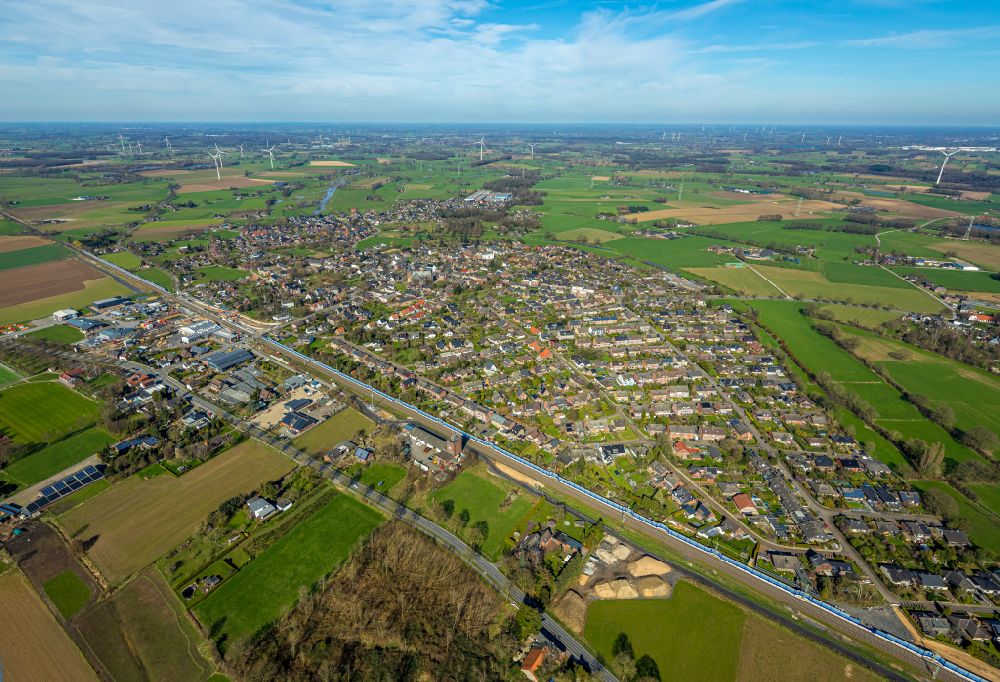 Aerial photograph Haldern - Residential areas on the edge of agricultural land in Haldern in the state North Rhine-Westphalia, Germany