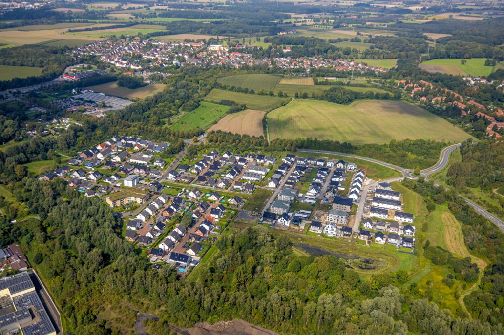 Hamm from the bird's eye view: Residential areas on the edge of agricultural land in the district Heessen in Hamm at Ruhrgebiet in the state North Rhine-Westphalia, Germany