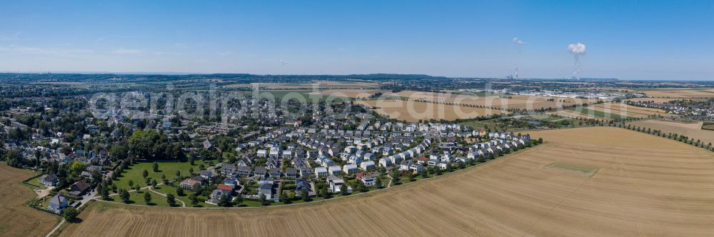 Köln from the bird's eye view: Residential areas on the edge of agricultural land on street Brauweilerstrasse - Widdersdorfer Landstrasse in the district Loevenich in Cologne in the state North Rhine-Westphalia, Germany