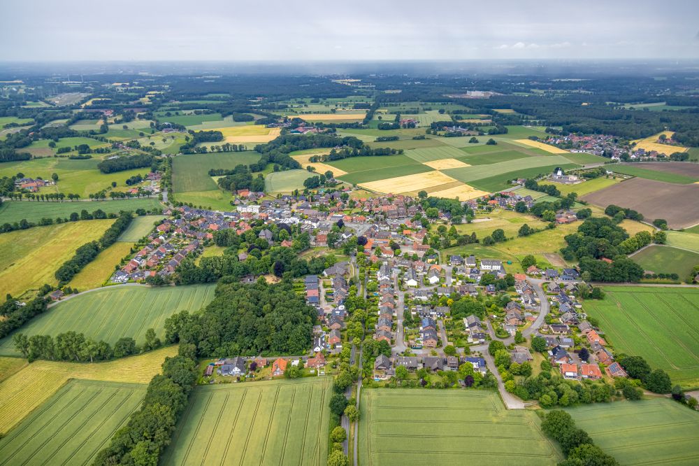 Aerial image Lippramsdorf - Residential areas on the edge of agricultural land in Lippramsdorf in the state North Rhine-Westphalia, Germany
