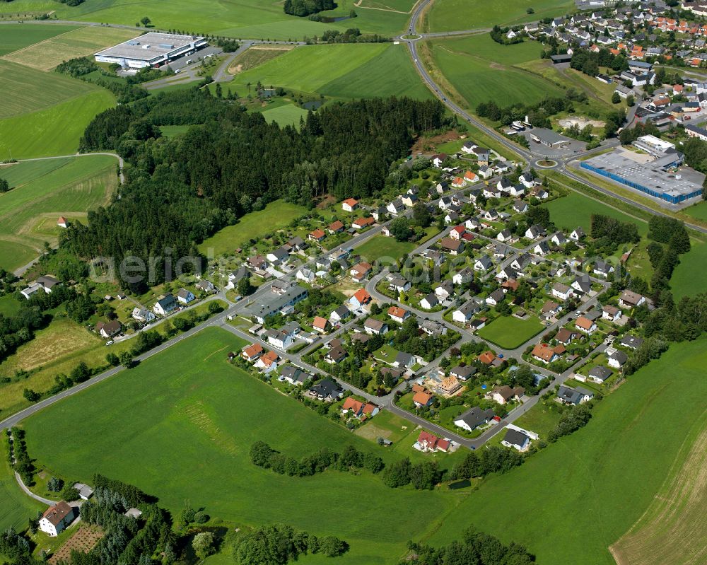 Mechlenreuth from above - Residential areas on the edge of agricultural land in Mechlenreuth in the state Bavaria, Germany